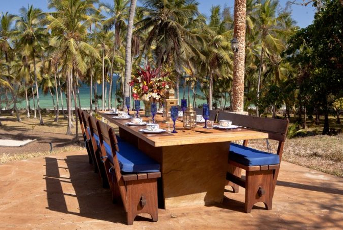 dining under the palm trees